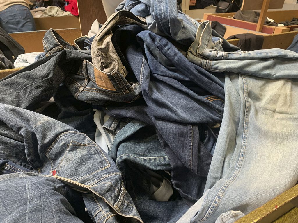 Tas de jeans à recylcer - Otxangoa - WEB